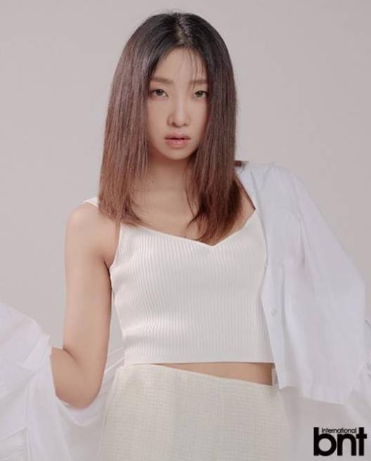 姜大声节目中称“2NE1在YG最没贡献”惹争议