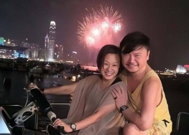 香港知名男星为亡妻举行海葬因水结缘以海告别未来愿同眠大海