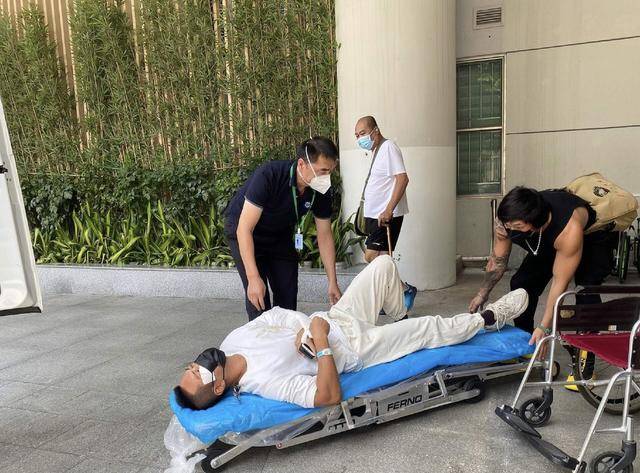 好惨！香港知名男星遭陌生人乱刀砍伤缝百针后首揭点错相悲剧