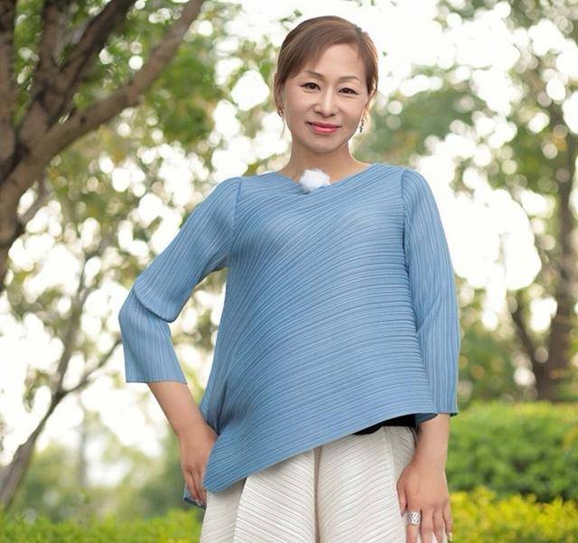香港知名男星为亡妻举行海葬因水结缘以海告别未来愿同眠大海