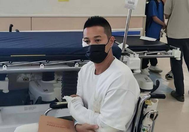好惨！香港知名男星遭陌生人乱刀砍伤缝百针后首揭点错相悲剧