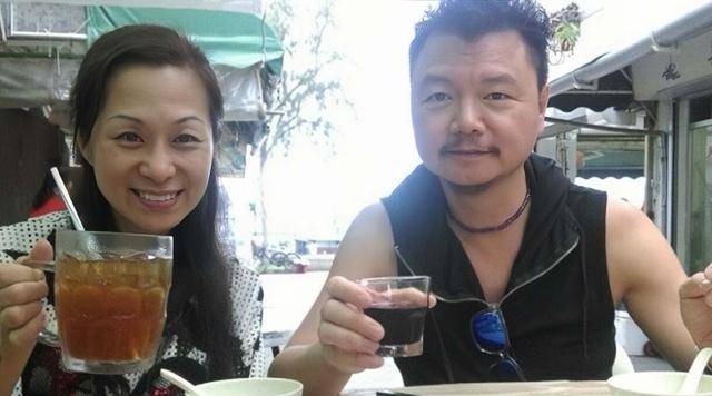 香港知名男星为亡妻举行海葬因水结缘以海告别未来愿同眠大海