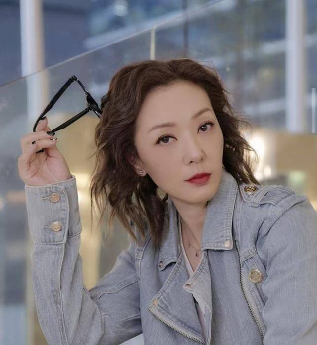 置业前TVB女星卖力宣传泰国楼房55岁仍单身曾因戏生情做小三