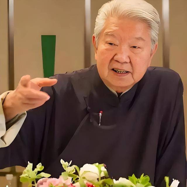 香港才子蔡澜离世一生无儿无女曾请8人照顾起居月花销50万