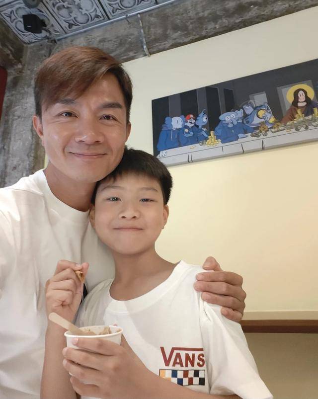 最美星二代！TVB实力男星大女儿近照曝穿紫色礼服被赞似仙女